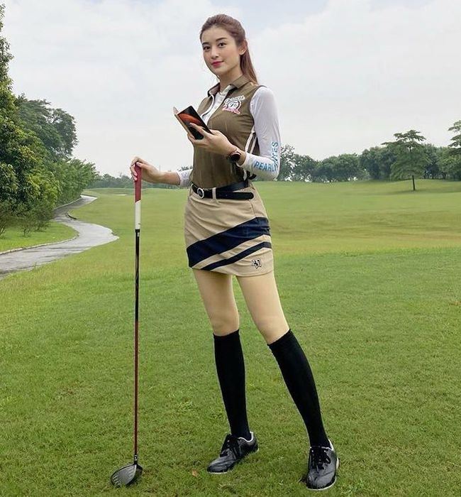 Chị em Showbiz cuốn hút trong trang phục chơi golf